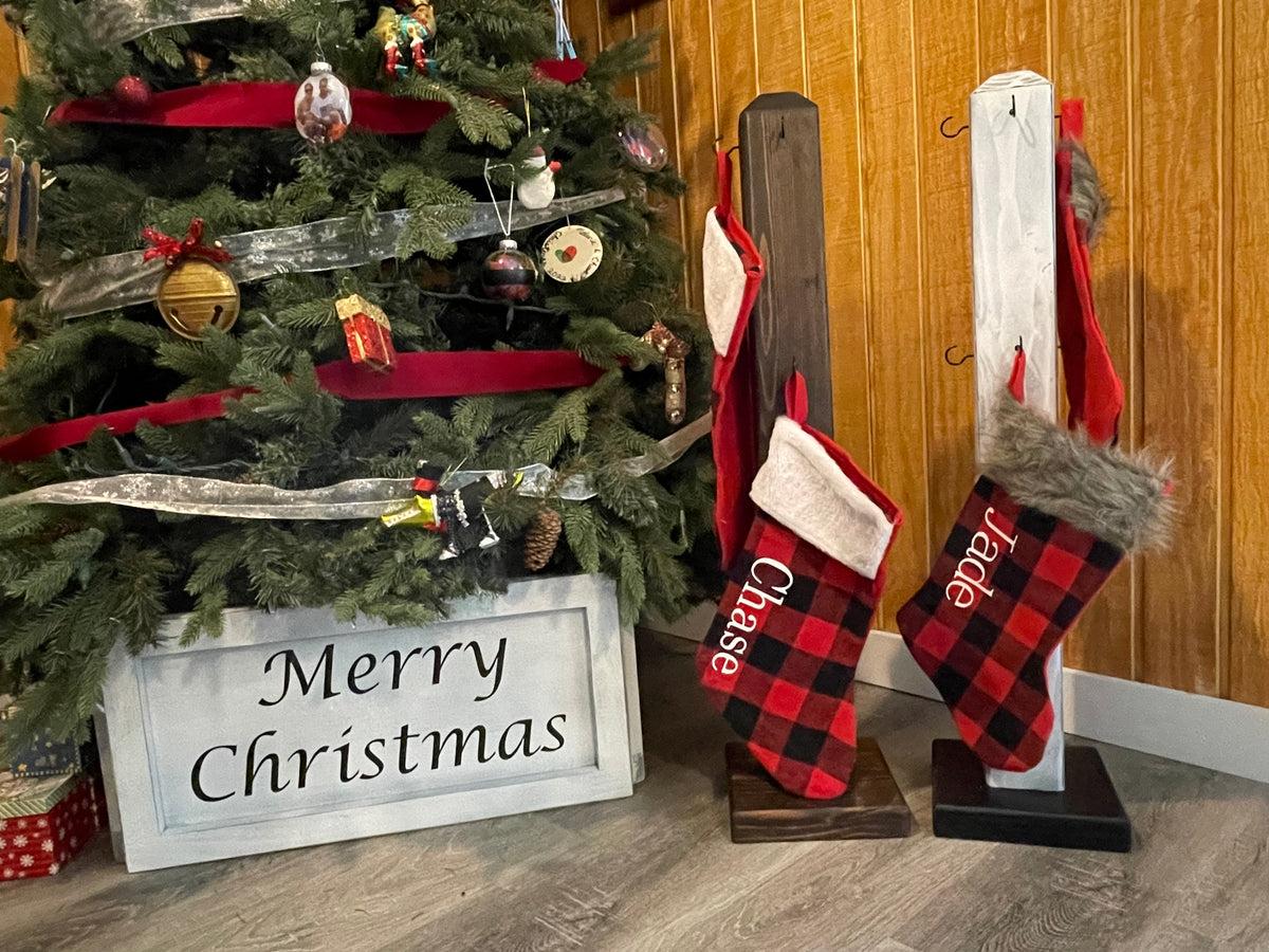 Support pour chaussettes de Noël en bois de style ferme avec crochets ; Support pour chaussettes de Noël avec crochets ; Support pour chaussettes de Noël ; Décoration de Noël rustique