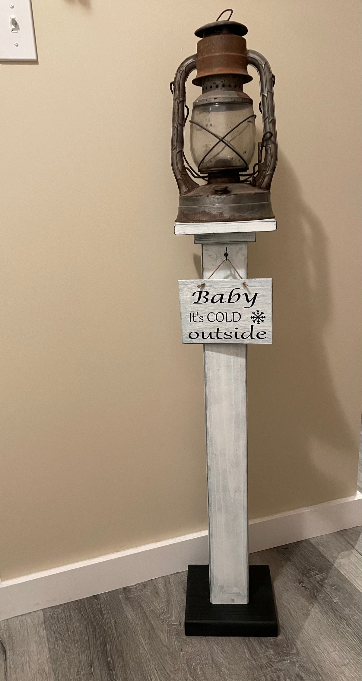 Welcome Porch Post ~ Front Door Post ~ Decorative Farmhouse Christmas Stocking Post ~ Home Decor Post ~ Post with Hooks
